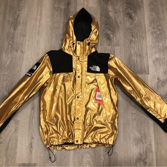 SUPREME x The North Face Gold Metallic Mountain‎ Parka Size Medium NWT - Picture 4 of 16